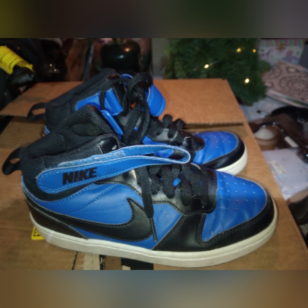 Nike Kids Black and Blue Sneakers